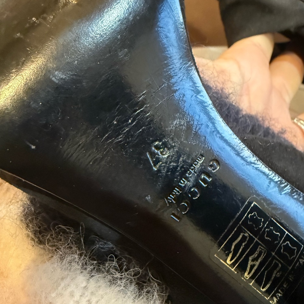 Gucci Black and Gold Women's Heels - Picture 5 of 6